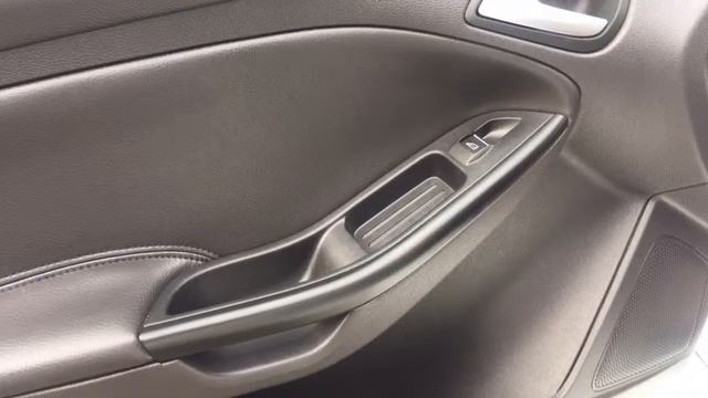 Ford Focus Zetec S Hatchback 1.0 Manual Petrol смотреть онлайн