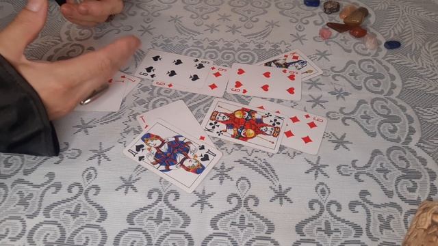 Расклад на Короля Бубен. Спрашивает Дама Крести. Есть ли у него любовница Дама Черви. смотреть онлайн