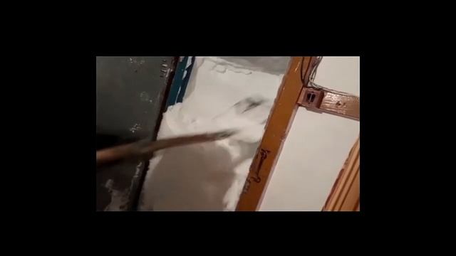 Снег Забил Дверь. Что бы Выйти откапываем Снег в Дом:) смотреть онлайн