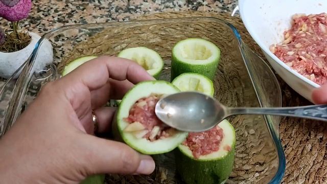 Приготовьте так кабачки! Очень вкусно! Кабачки с фаршем.