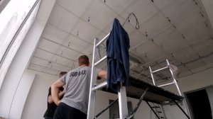 Монтаж подвесного потолка грильято