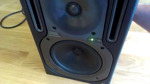 Behringer Truth B2030A смотреть онлайн