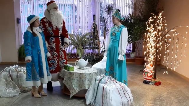 Новогоднее поздравление для обучающихся среднего звена школ города и района смотреть онлайн