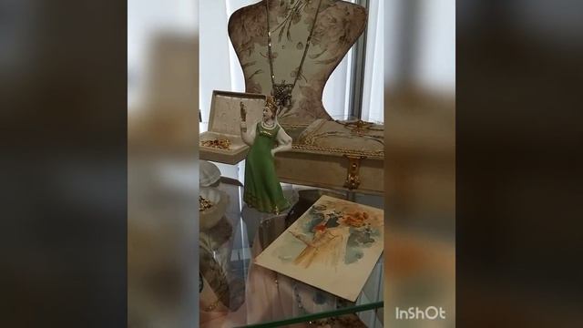 Выставка "Дамские штучки"