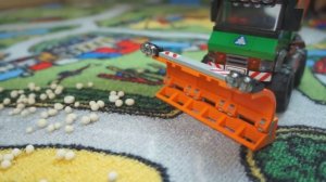 Lego Снегоуборщик помогает водителям