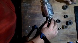 Если водит зад мотоцикла чем заменить втулку в амортизаторе