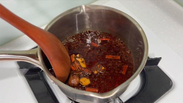 印度香料奶茶｜用香料來煮奶茶好好喝喔！！！每天都想喝～熱紅酒剩餘的香料就來煮奶茶吧！15分鐘內完成
