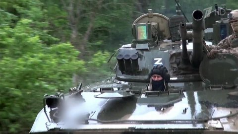 Боевая машина десанта четвертого поколения работает в зоне спецоперации западнее Кременной