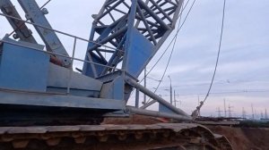 Гусеничный кран МКГС-100 в Гродно на строительстве развязки.