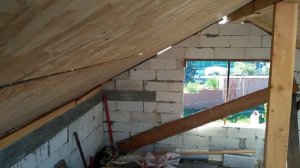 Крыша из SIP панелей на мансардном этаже дома из газобетона своими руками.