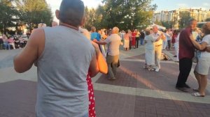 Белый Город! Белгород, парк победы, танцы в кругу друзей.