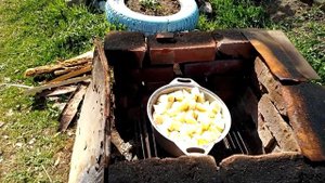 Картошка с курицей в казане, на костре/Майская жара.  Potatoes with chicken in a cauldron, on a fir