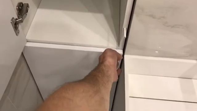 Белая тумба под накладную раковину с встроенным шкафом в нишу. смотреть онлайн