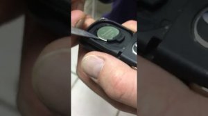 Замена батарейки в ключе Toyota.
