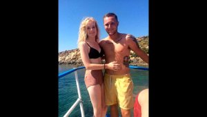 Она плавала в бассейне, вдруг кто-то заметил мешок на ее животе. Произошедшее дальше шокирует!