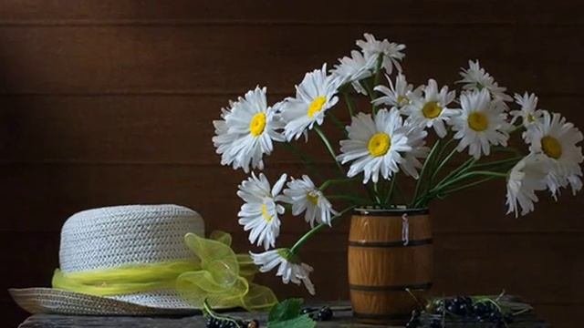 Цветы и шляпы.