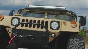 Военный автомобиль - AM General Humvee