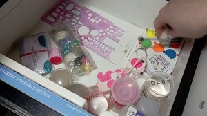 Обзор ящиков рабочего стола мастера маникюра.