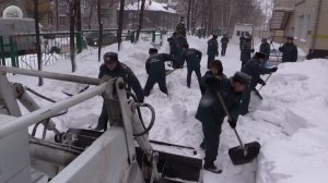 В Томске МЧС помогает убирать снег