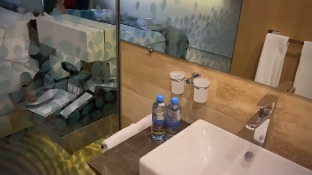 Прозрачные туалеты в номерах  5 * отеля Mriya resort & SPA в Крыму