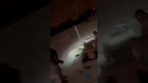 Жуткое видео: женщину затянуло под лед во время крещенских купаний в реке