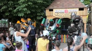 Бамблби спас Оптимуса, но он заблудился(( Дети его зовут! Bumblebee saved Optimus, but he got lost