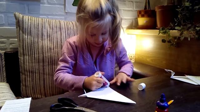 Дашины поделки. Совушка из бумаги. смотреть онлайн