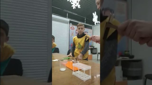 Химический практикум. Обесцвечивание йода. смотреть онлайн