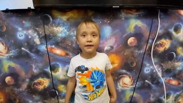 Лаптев Ярослав читает стихотворение ко Дню семьи смотреть онлайн