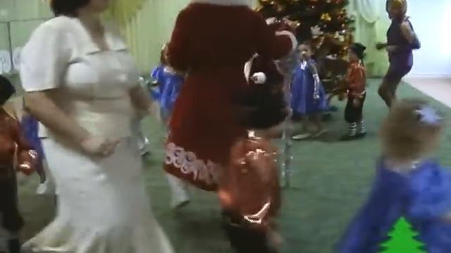Игра и танец с Дедом Морозом в детском саду