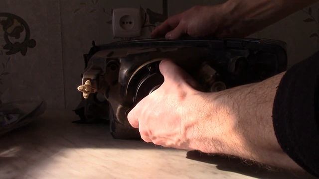 Замена ламп в фарах на Гранте. Отличие оригинальных фар Гранты, от аналогов Китая и Ростов на Дону. смотреть онлайн