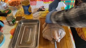 Курица на вертеле, маринованная с помощью шприца! На гриле Weber Go Anywhere.