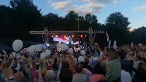 Минское море! 63 000 человек поют “Разбуры турмы муры“, встречая Тихановскую, Колесникову и Цепкало