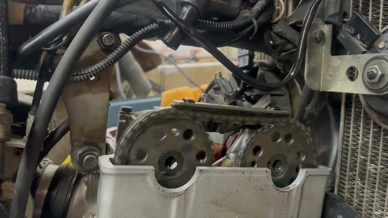 Можно ли крутить стартером двигатель Suzuki DRZ400 со снятой клапанной крышкой? смотреть онлайн