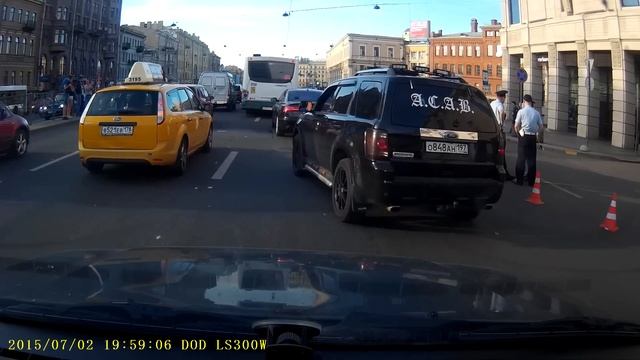 Движуха у ТК Галерея. Вроде заминировали ее смотреть онлайн