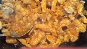 Гуляш с мясом и подливкой с маринованными огурцами. Азу рецепт