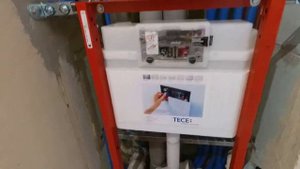 Монтаж водопровода,канализации в новостройке трубами REHAU