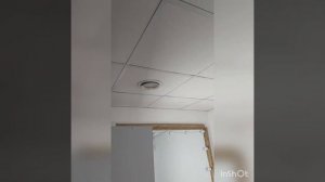 Замена старых светильников на современные лэд в подвесном потолке.