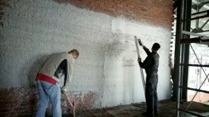 Как штукатурить гипсом без маяков