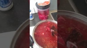 Украинский борщ с грибами и мясом.