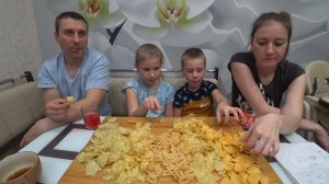 МУКБАНГ ГОРА ЧИПСОВ ДЛЯ БОЛЬШОЙ СЕМЬИ #mukbang #stepfamily