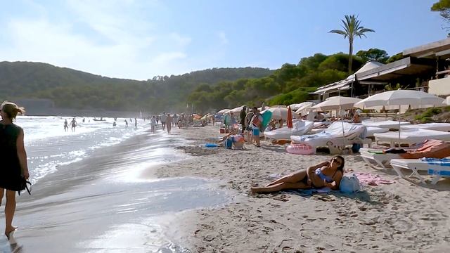 Ibiza Walking Tour // Platja Ses Salines (Las Salinas) // Ibiza Travel Vlog смотреть онлайн