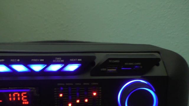 Обзор аккумуляторной колонки ZPX-zx 7766 с радиомикрофоном! смотреть онлайн