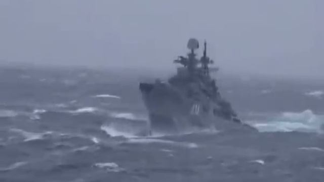 Штормующий  эсминец.