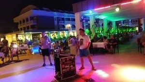 Кавер "Гарик Кричевский - Привокзальная", караоке на отдыхе в отеле в Турции.