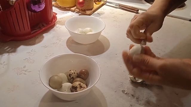 ? Как ЛЕГКО И БЫСТРО почистить перепелиные яйца