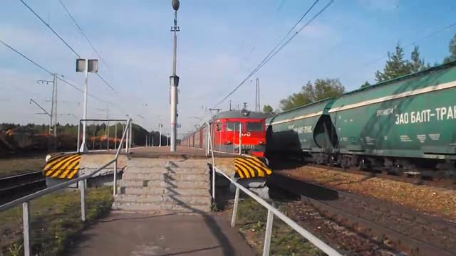 Электропоезд ЭР2Т-7125 станция Латышская смотреть онлайн
