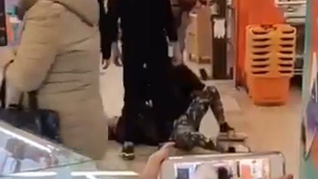 Задержание вора в криворожском «Сильпо» смотреть онлайн