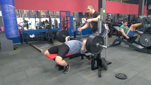 Жим лёжа 180 кг на 9 повторений смотреть онлайн