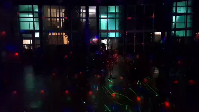 Аппарат вместе с диджеем - 1000 рчас плюс бензин.